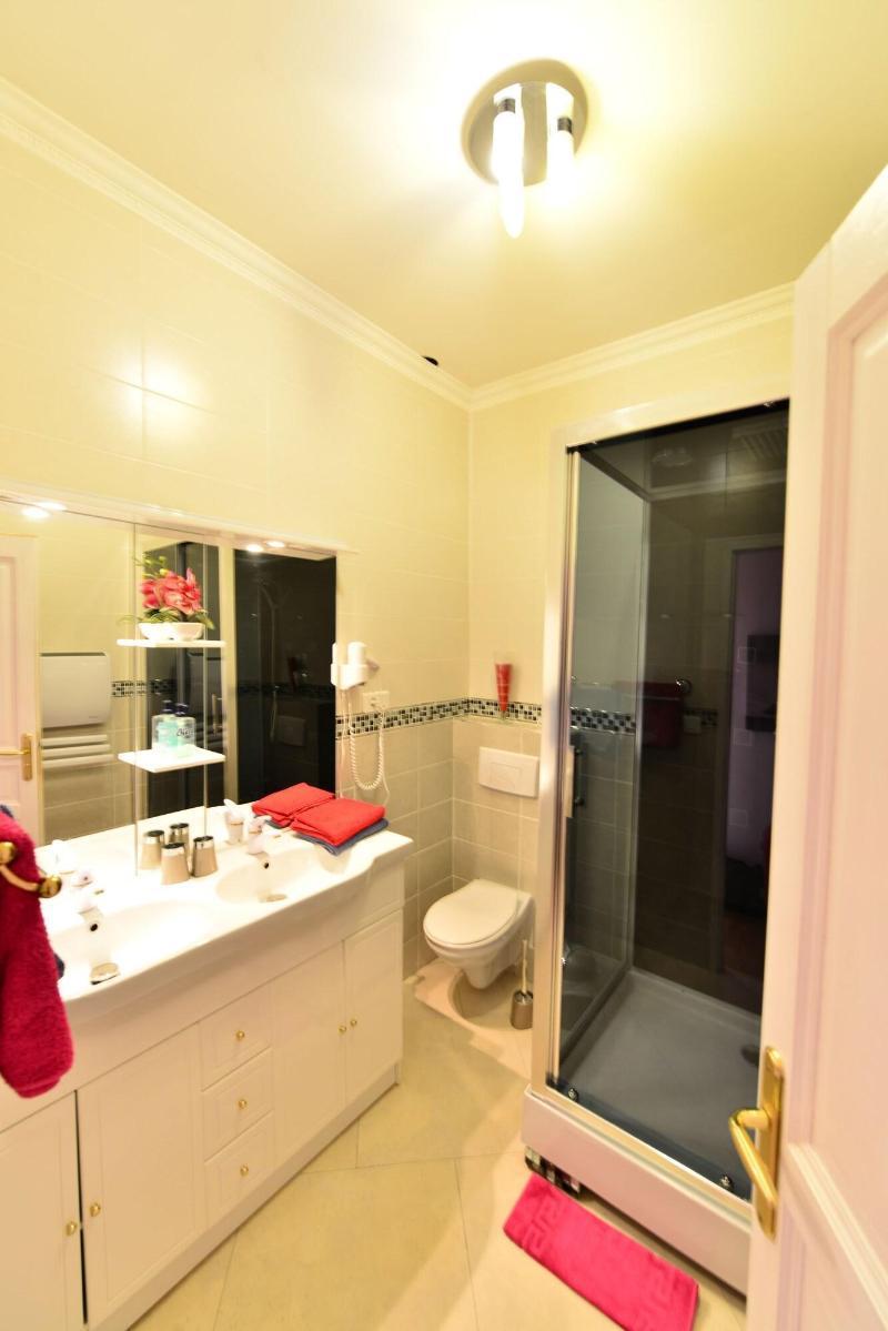 Au Pied Du Chateau Bed & Breakfast 2*