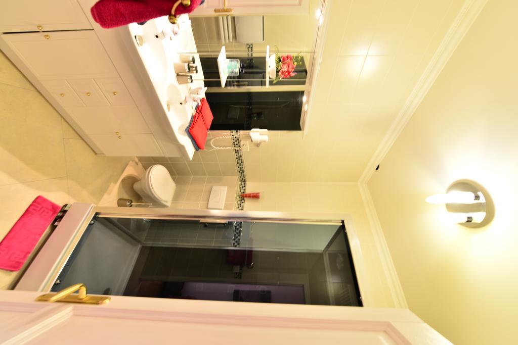 Au Pied Du Chateau Bed & Breakfast Lourdes