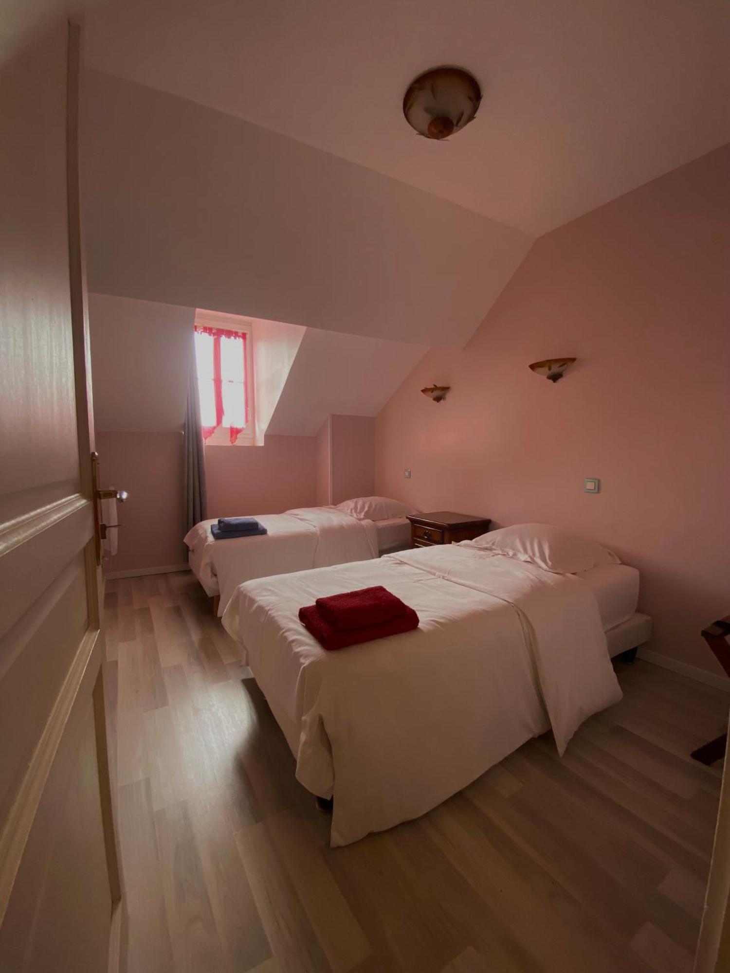 Au Pied Du Chateau Bed & Breakfast 2*