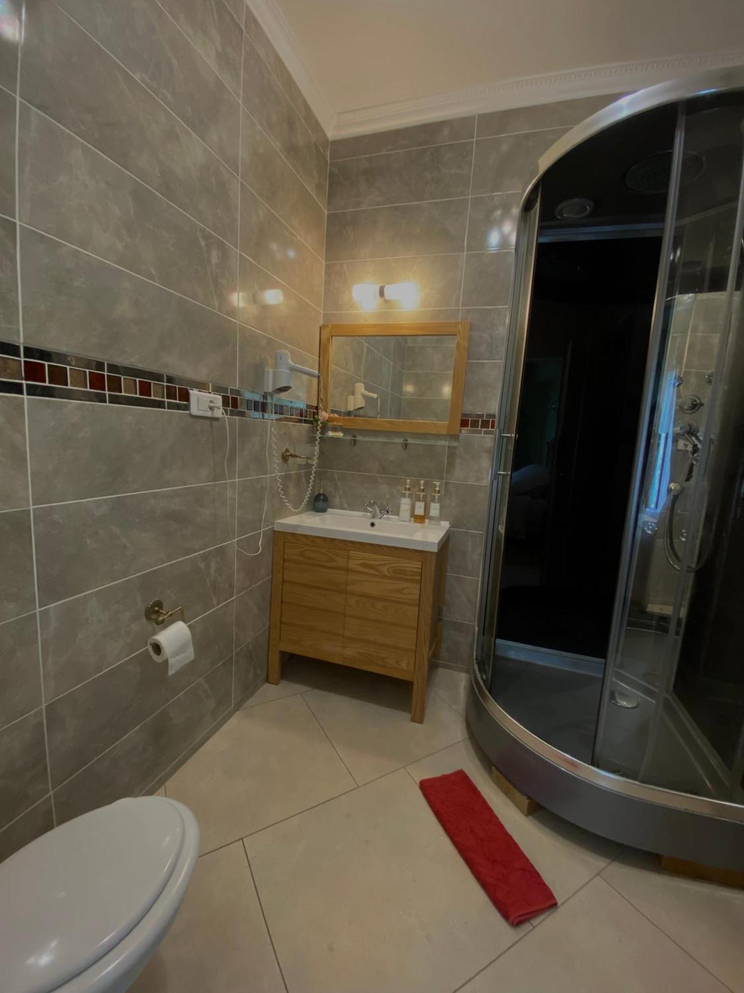 Au Pied Du Chateau Lourdes