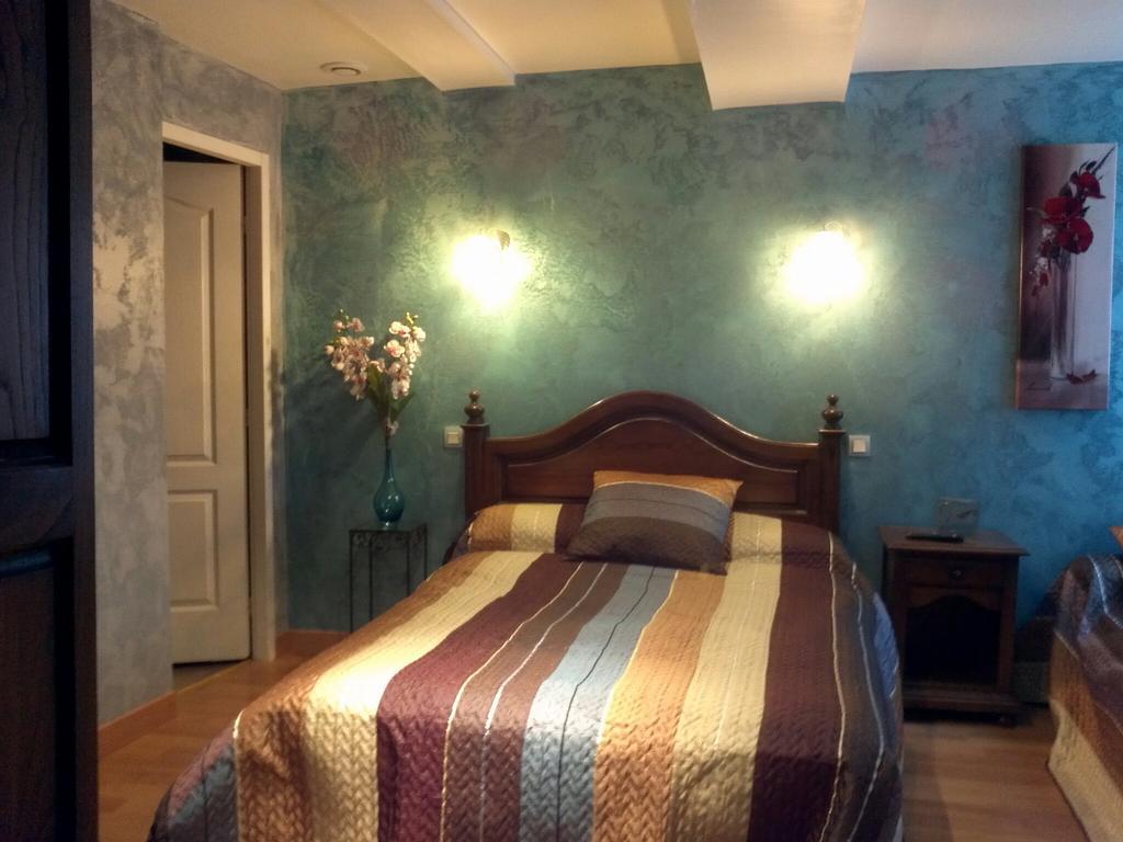 Au Pied Du Chateau Bed & Breakfast