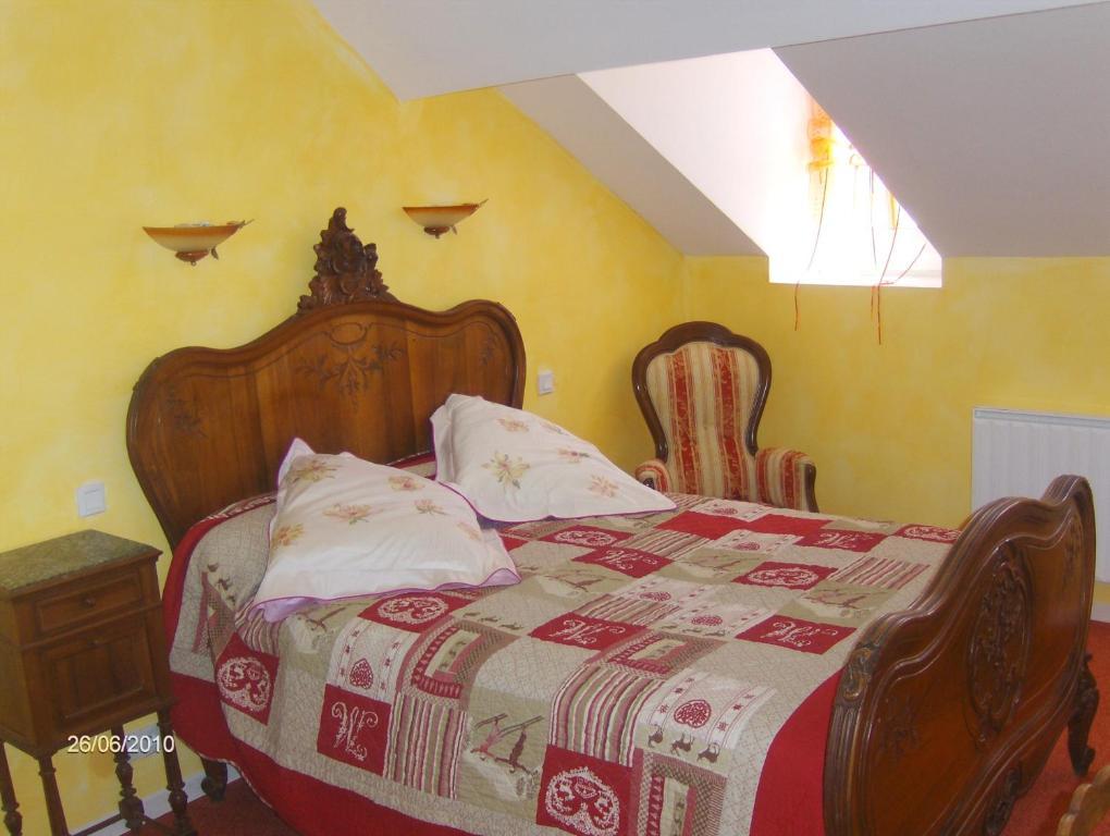 Au Pied Du Chateau Bed & Breakfast 2*