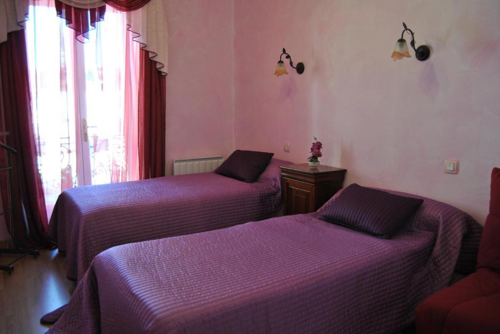 Au Pied Du Chateau Bed & Breakfast 2*